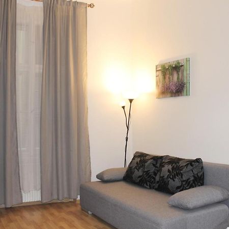 Modern Apartment Ve Smeckach 28 Praga Zewnętrze zdjęcie