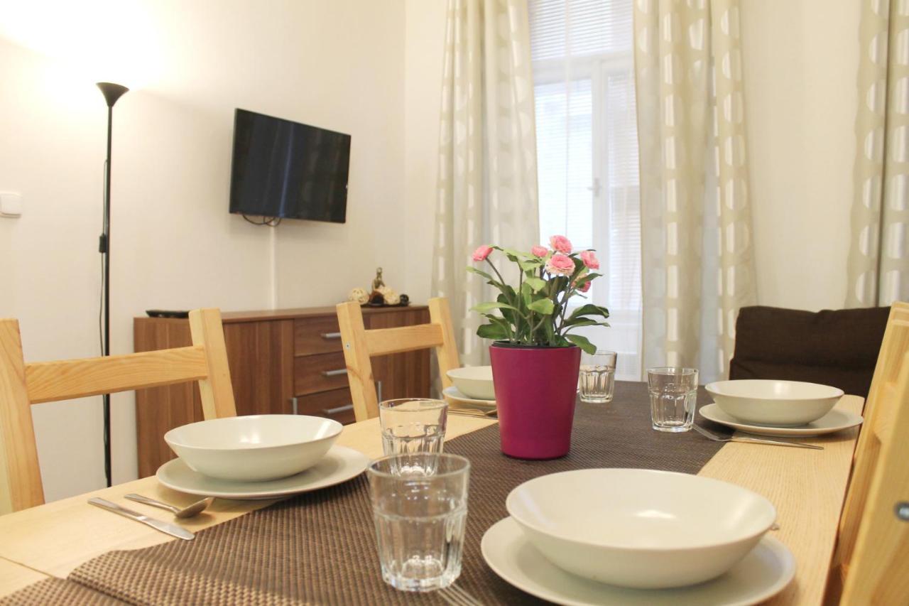 Modern Apartment Ve Smeckach 28 Praga Zewnętrze zdjęcie