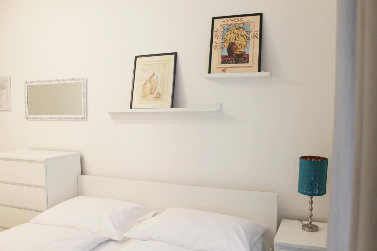 Modern Apartment Ve Smeckach 28 Praga Zewnętrze zdjęcie